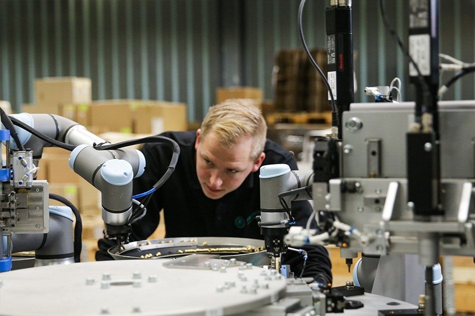 How do Cobots help to stay competitive? 1